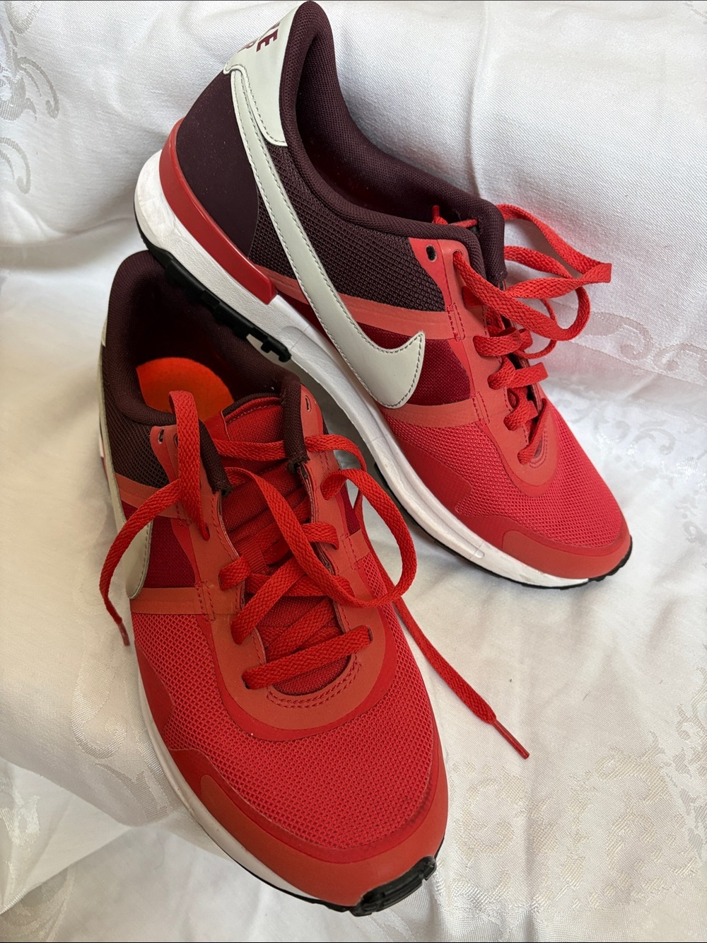 Nike Air Pegasus Unisex. Red Clay Air Running Sneakers
